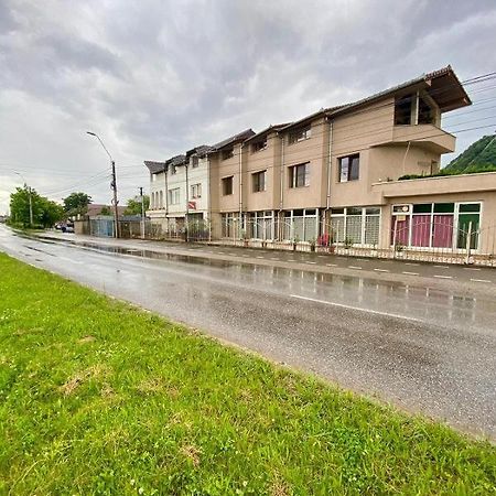 Pensiunea Floare De Colt Deva Exterior photo